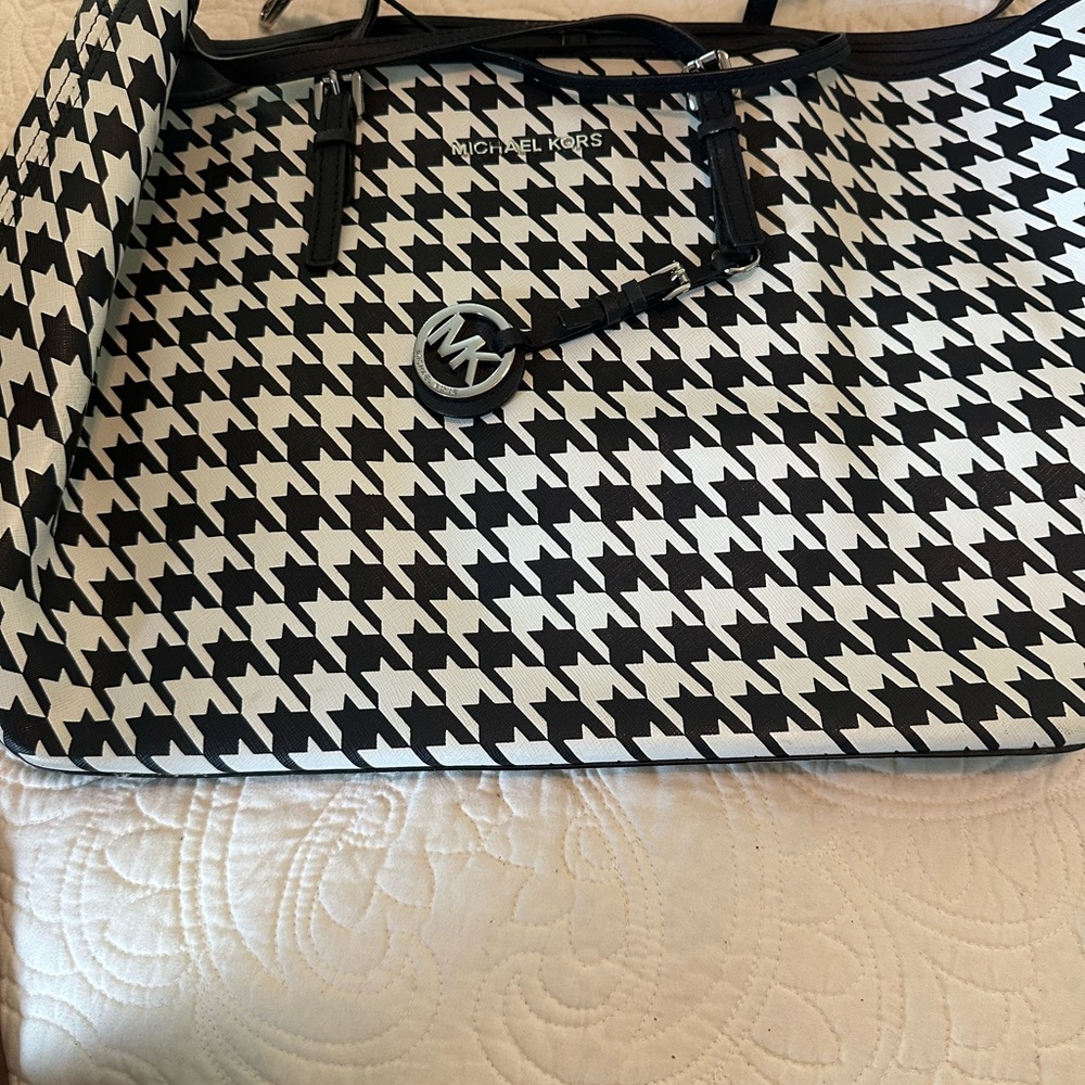 Michael Kors Charlotte tote